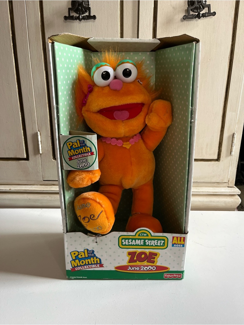 VTG 2000 Fisher-Price Sesame Street
"Pal of the Month" Collectible Plush Zoe